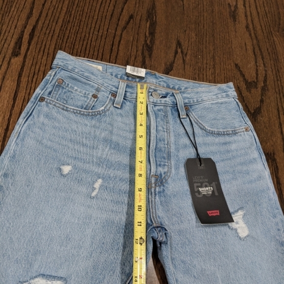 Levi's 501 Slouch Shorts in Slouch Around Distress - Picture 3 of 8